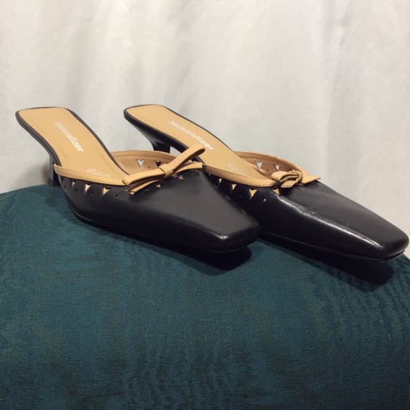 SALE! - Naturalizer Leather Heels - Picture 2 of 3